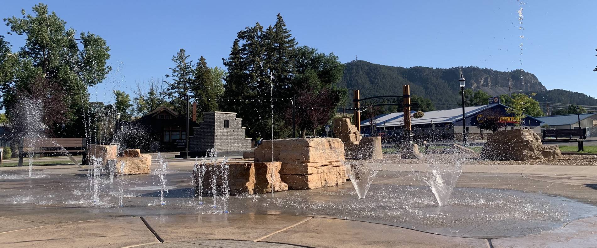 https://www.sundancewyoming.com/images/slider/cache/602050e8e4fc4c3bef84611ab68442ab/sundance-water-fountain.jpg